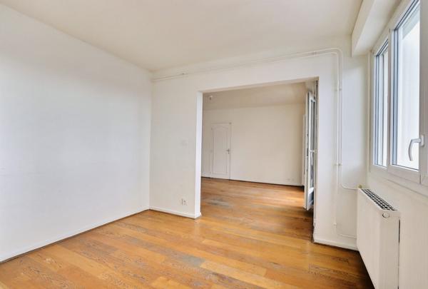Les salins - T4 avec box de stationnement,  balcon et vue dominante