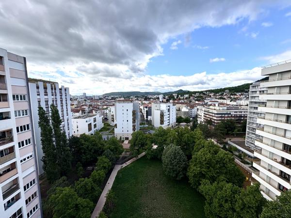 Les salins - T4 avec box de stationnement,  balcon et vue dominante