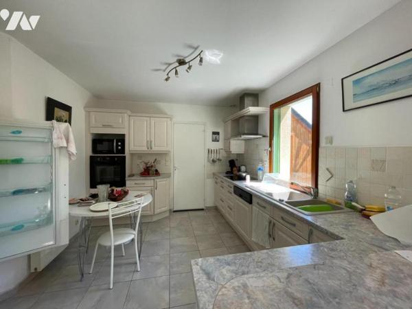 A VENDRE SAINT JOUAN DES GUERETS  Maison 5 pièces, 4 chambres avec jardin et garage  