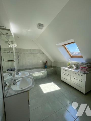 A VENDRE SAINT JOUAN DES GUERETS  Maison 5 pièces, 4 chambres avec jardin et garage  