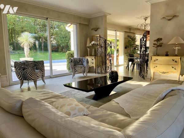 VILLA D'ARCHITECTE AVEC PISCINE