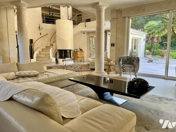 VILLA D'ARCHITECTE AVEC PISCINE