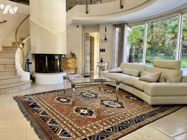 VILLA D'ARCHITECTE AVEC PISCINE