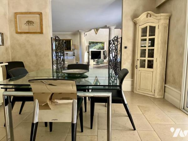 VILLA D'ARCHITECTE AVEC PISCINE