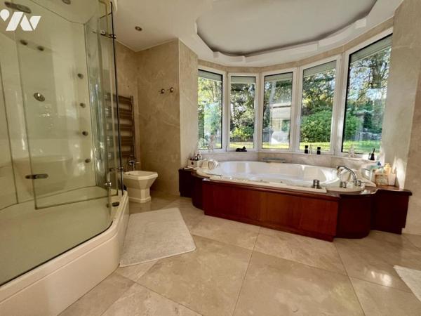 VILLA D'ARCHITECTE AVEC PISCINE