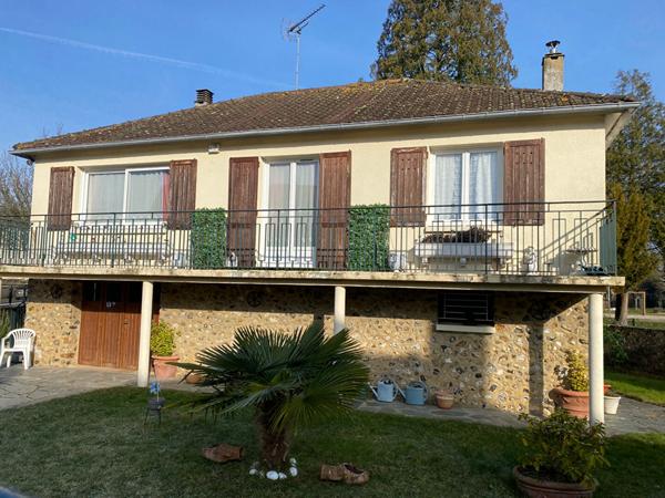 Agréable pavillon de bourg.