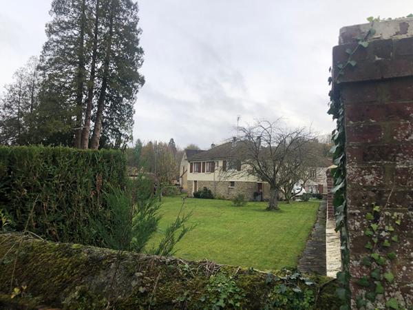 Agréable pavillon de bourg.