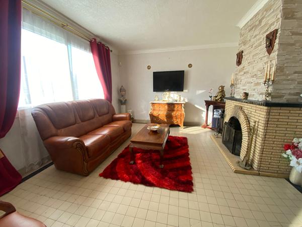 Agréable pavillon de bourg.