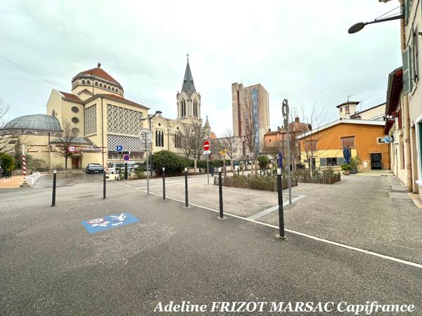 APPARTEMENT 60M2 - CALME - TERRASSE  - RDC - 2 CHAMBRES - METRO 10MIN A PIED - BUS 2MIN