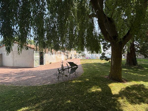 A vendre - Grande maison familiale avec piscine, dépendances et écuries - 9 pièces - 205m² - entre Thouars et Argentonnay - D5878