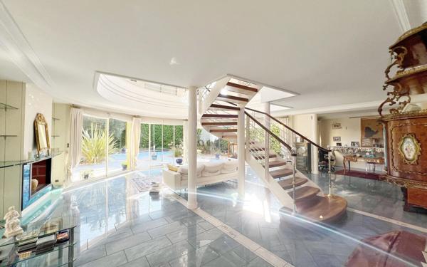 Maison à vendre    6 pièces • 330 m2 Toulouse