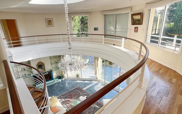Maison à vendre    6 pièces • 330 m2 Toulouse