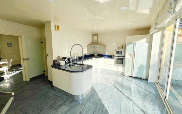 Maison à vendre    6 pièces • 330 m2 Toulouse
