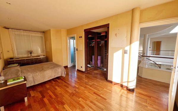 Maison à vendre    6 pièces • 330 m2 Toulouse