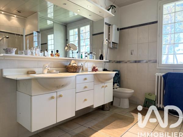 Maison à vendre 4 pièces 167 m² Lambesc