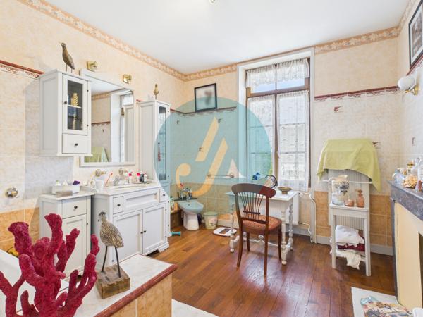 Prémery (58700) Magnifique maison familiale de 168,75 m² avec terrain clos arboré et garage.