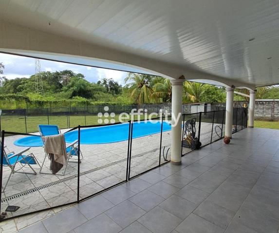 Maison
         4 pièces
        - 170 m² 340 000 € *