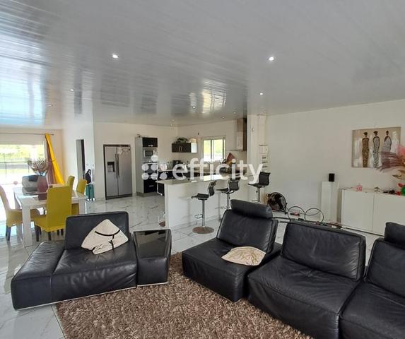 Maison
         4 pièces
        - 170 m² 340 000 € *