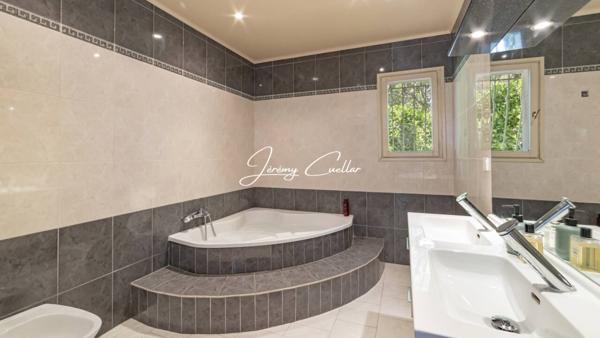 Maison à vendre 8 pièces de 225 m²