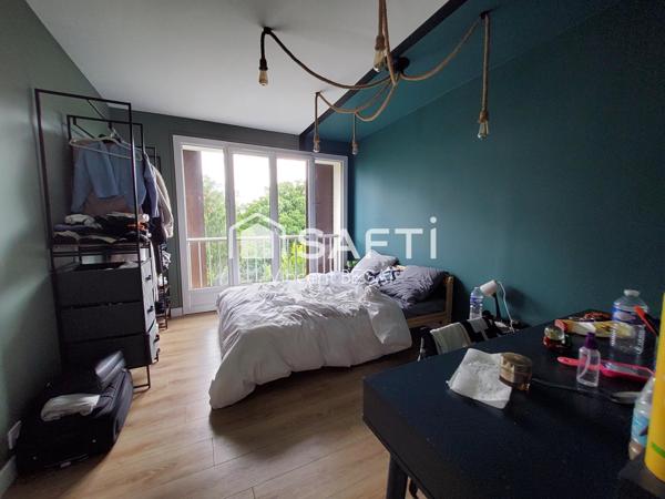 Résidence calme superbe quatre pièces, vue dégagée