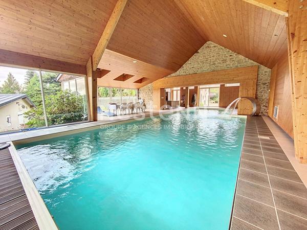 Domaine de prestige à vendre à Ussel - Piscine intérieur - Spa - Hammam - Sauna - Potentiel Locatif - 9 chambres - dépendances - Jardin clôturé et arboré de 8700 m2
