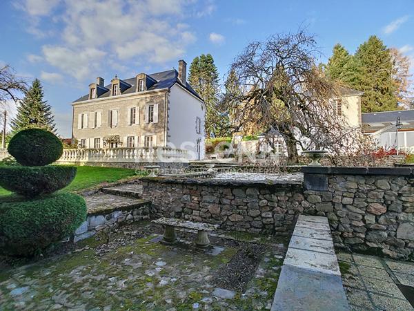 Domaine de prestige à vendre à Ussel - Piscine intérieur - Spa - Hammam - Sauna - Potentiel Locatif - 9 chambres - dépendances - Jardin clôturé et arboré de 8700 m2