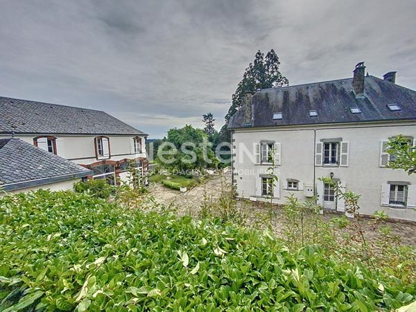 Domaine de prestige à vendre à Ussel - Piscine intérieur - Spa - Hammam - Sauna - Potentiel Locatif - 9 chambres - dépendances - Jardin clôturé et arboré de 8700 m2