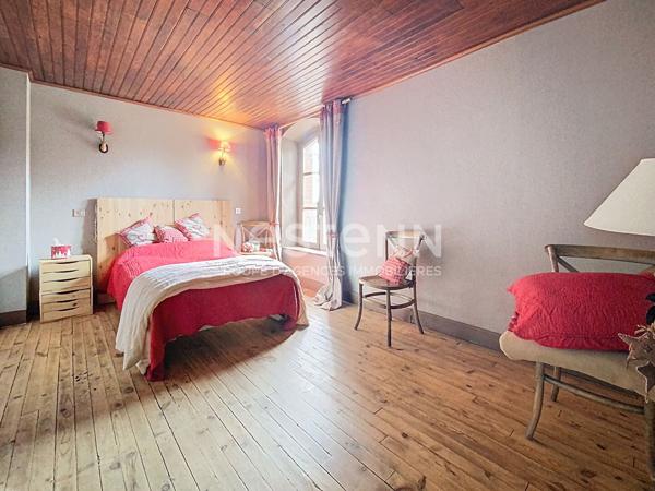 Domaine de prestige à vendre à Ussel - Piscine intérieur - Spa - Hammam - Sauna - Potentiel Locatif - 9 chambres - dépendances - Jardin clôturé et arboré de 8700 m2