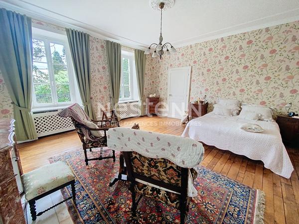 Domaine de prestige à vendre à Ussel - Piscine intérieur - Spa - Hammam - Sauna - Potentiel Locatif - 9 chambres - dépendances - Jardin clôturé et arboré de 8700 m2