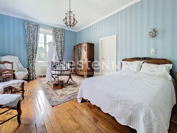 Domaine de prestige à vendre à Ussel - Piscine intérieur - Spa - Hammam - Sauna - Potentiel Locatif - 9 chambres - dépendances - Jardin clôturé et arboré de 8700 m2