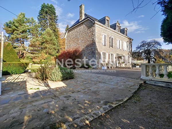 Domaine de prestige à vendre à Ussel - Piscine intérieur - Spa - Hammam - Sauna - Potentiel Locatif - 9 chambres - dépendances - Jardin clôturé et arboré de 8700 m2