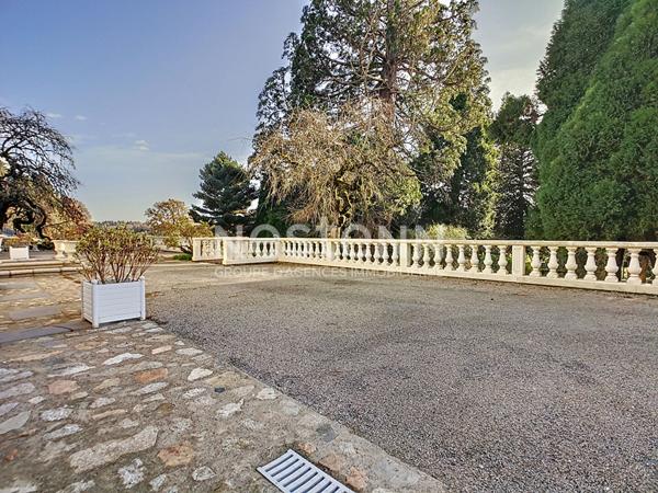 Domaine de prestige à vendre à Ussel - Piscine intérieur - Spa - Hammam - Sauna - Potentiel Locatif - 9 chambres - dépendances - Jardin clôturé et arboré de 8700 m2