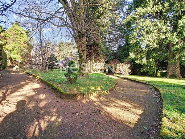 Domaine de prestige à vendre à Ussel - Piscine intérieur - Spa - Hammam - Sauna - Potentiel Locatif - 9 chambres - dépendances - Jardin clôturé et arboré de 8700 m2