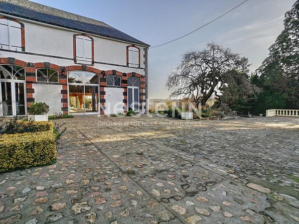 Domaine de prestige à vendre à Ussel - Piscine intérieur - Spa - Hammam - Sauna - Potentiel Locatif - 9 chambres - dépendances - Jardin clôturé et arboré de 8700 m2