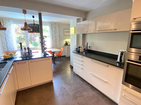 Maison - 12 pièces - 332 m²