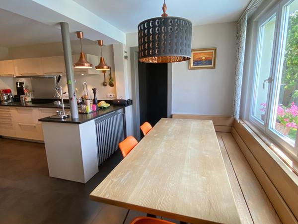 Maison - 12 pièces - 332 m²