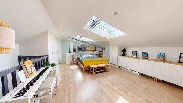 Vente                                                      Maison
                        
                     5 pièces                      110 m2                     à Louveciennes