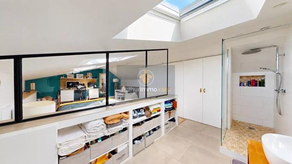 Vente                                                      Maison
                        
                     5 pièces                      110 m2                     à Louveciennes
