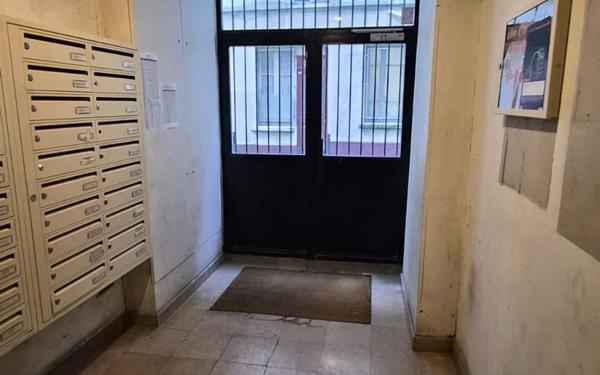 Appartement à vendre    1 pièce • 10 m2 Paris 19