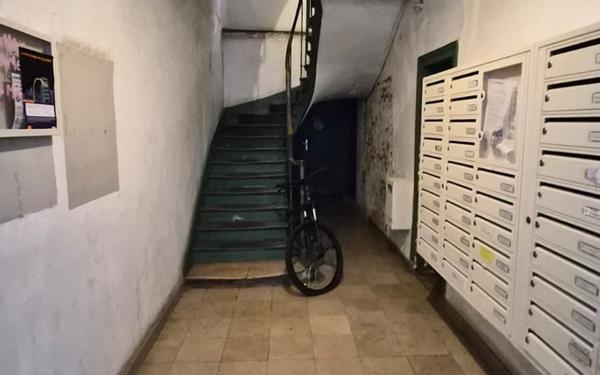 Appartement à vendre    1 pièce • 10 m2 Paris 19