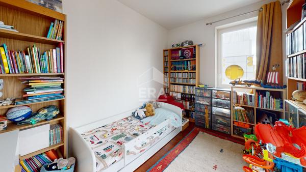 Appartement Paris 3 pièces de 77.50m2 avec balcon de 13m²