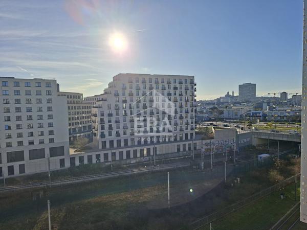 Appartement Paris 3 pièces de 77.50m2 avec balcon de 13m²