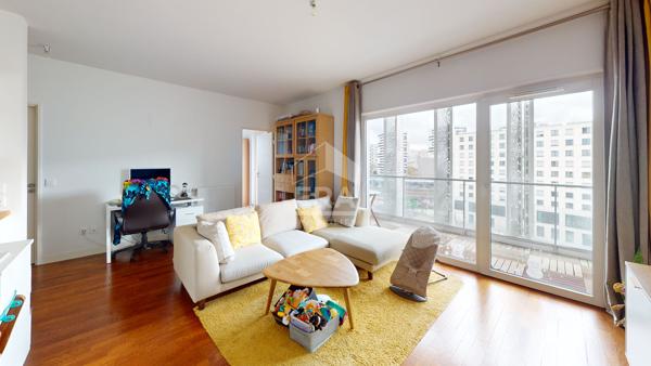 Appartement Paris 3 pièces de 77.50m2 avec balcon de 13m²