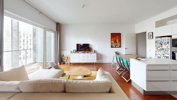 Appartement Paris 3 pièces de 77.50m2 avec balcon de 13m²