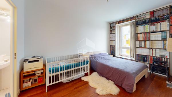 Appartement Paris 3 pièces de 77.50m2 avec balcon de 13m²