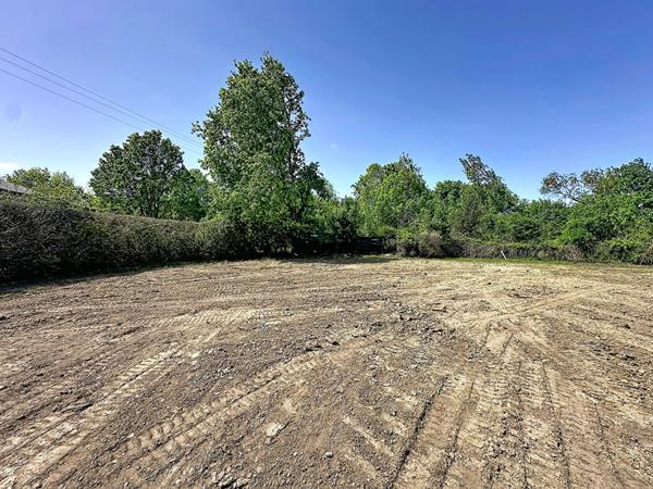 Terrain Les Garennes Sur Loire 1160 m2