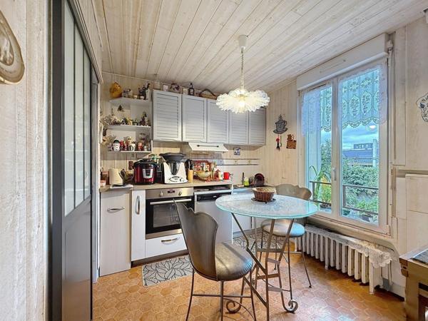 Maison familiale 5 pièces,85 m² habitables environs et 165m² au total environs et , Jardin et terrasse Choisy-le-Roi centre