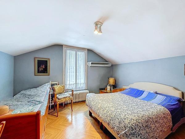 Maison familiale 5 pièces,85 m² habitables environs et 165m² au total environs et , Jardin et terrasse Choisy-le-Roi centre