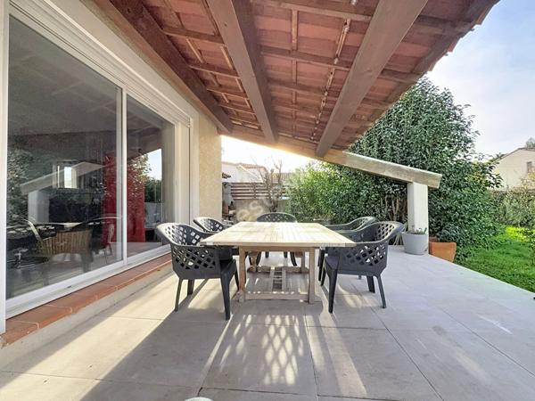 Maison Aubagne de 4 pièces de 121.1 m² de plain-pied avec studio indépendant