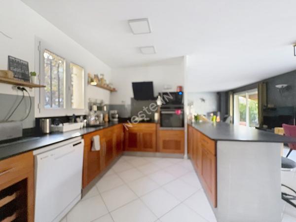 Maison Aubagne de 4 pièces de 121.1 m² de plain-pied avec studio indépendant